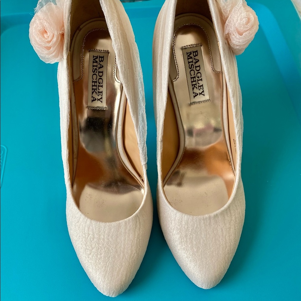 Badgley Mischka Silk wrap heels sz 8